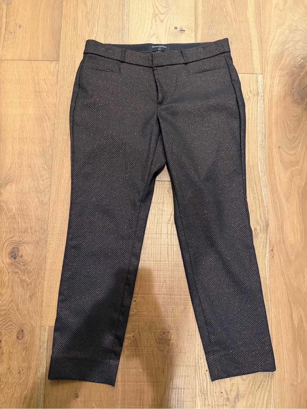 Banana Republic Women’s cropped pants black with gold specks